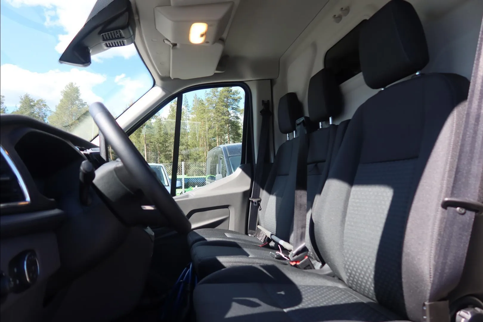 Ford Transit YME-888 carousel image