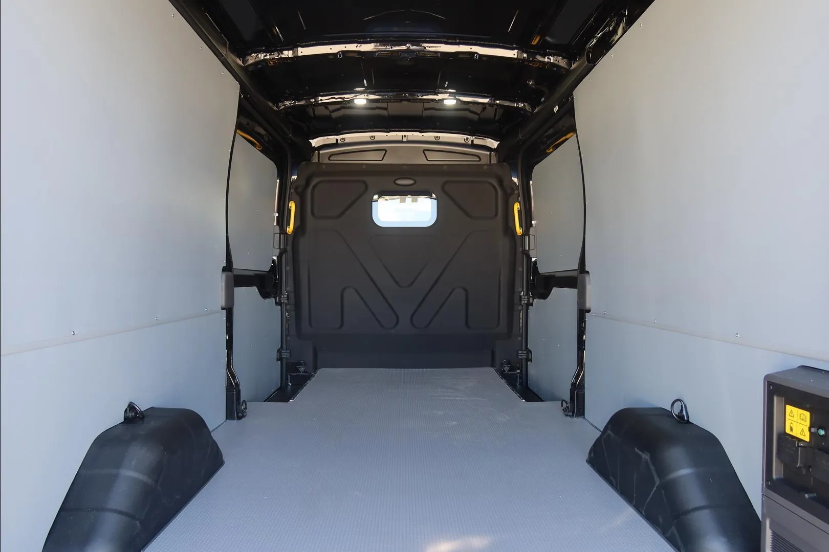 Ford Transit YME-888 carousel image
