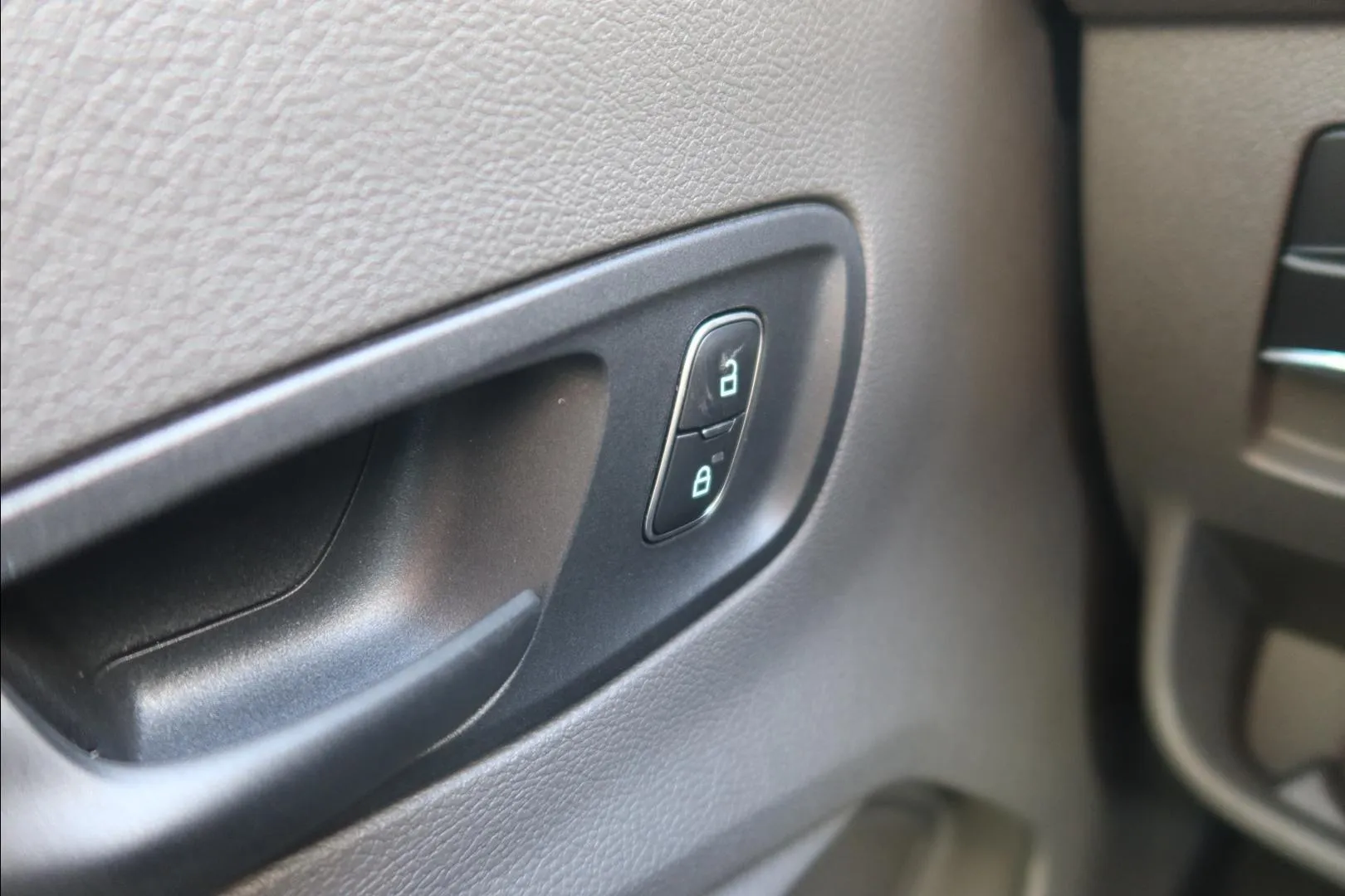 Ford Transit YME-888 carousel image