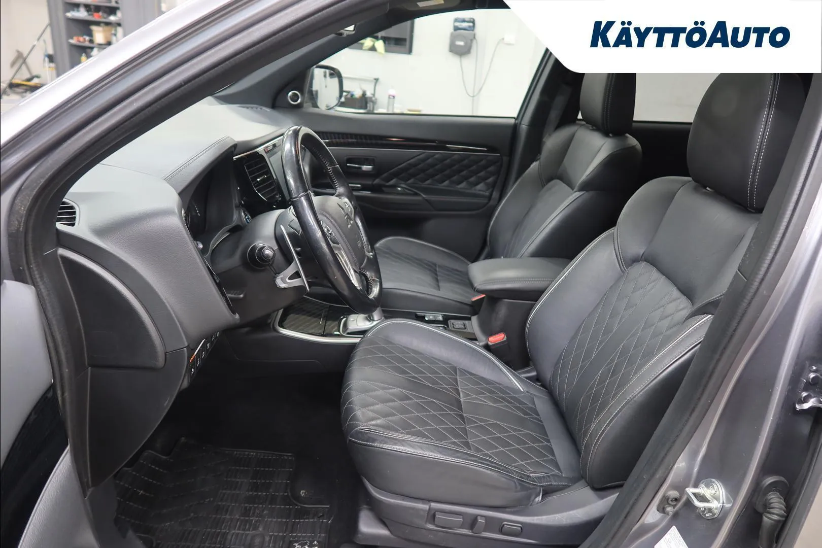 Mitsubishi Outlander PHEV JLK-155 carousel image
