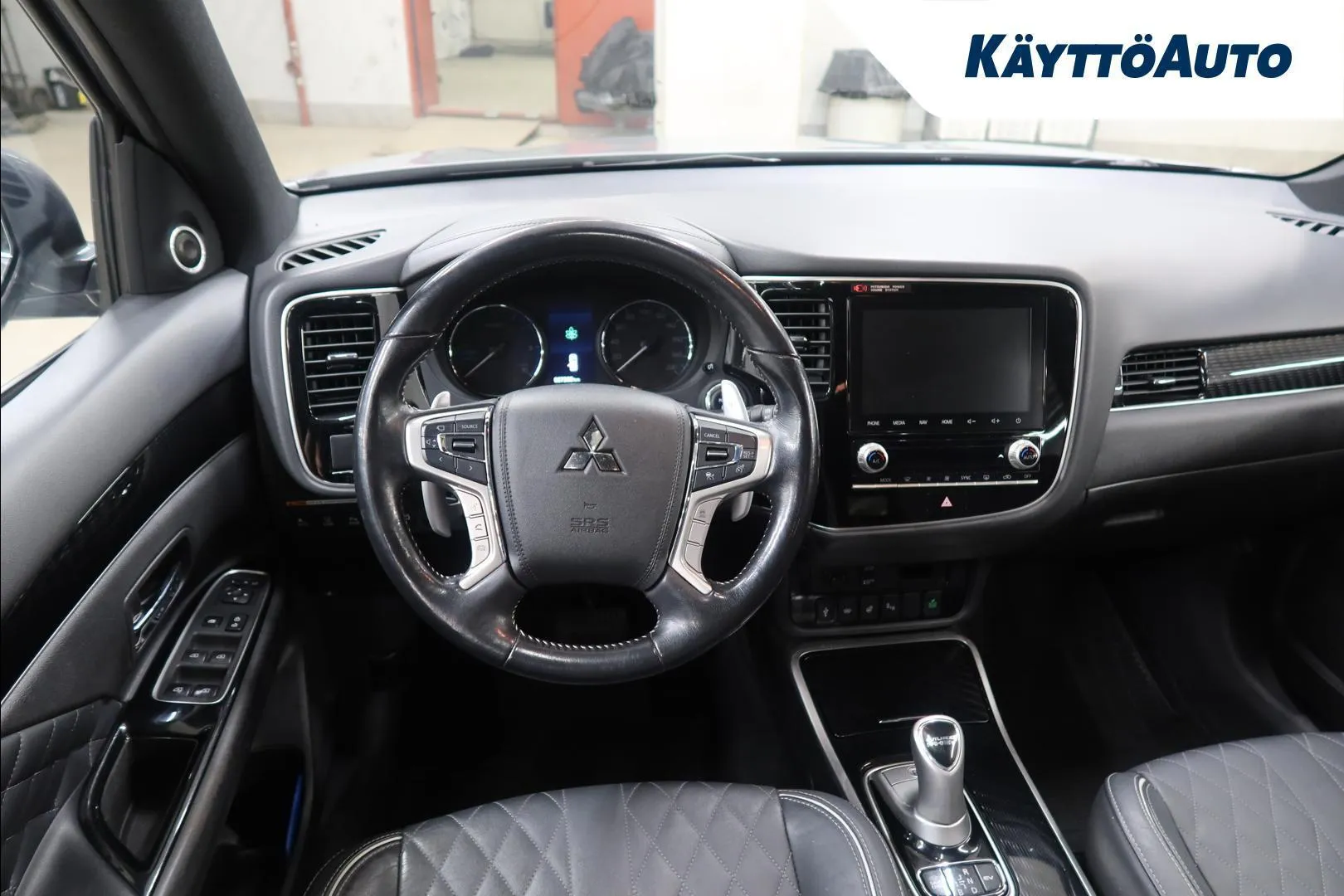 Mitsubishi Outlander PHEV JLK-155 carousel image
