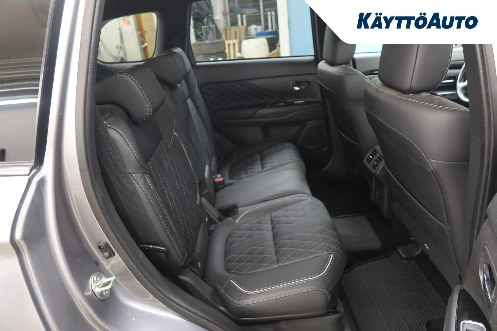 Mitsubishi Outlander PHEV JLK-155 carousel image