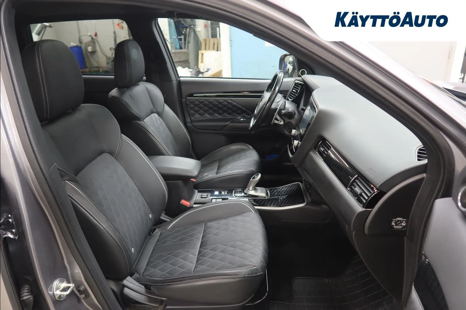 Mitsubishi Outlander PHEV JLK-155 carousel image