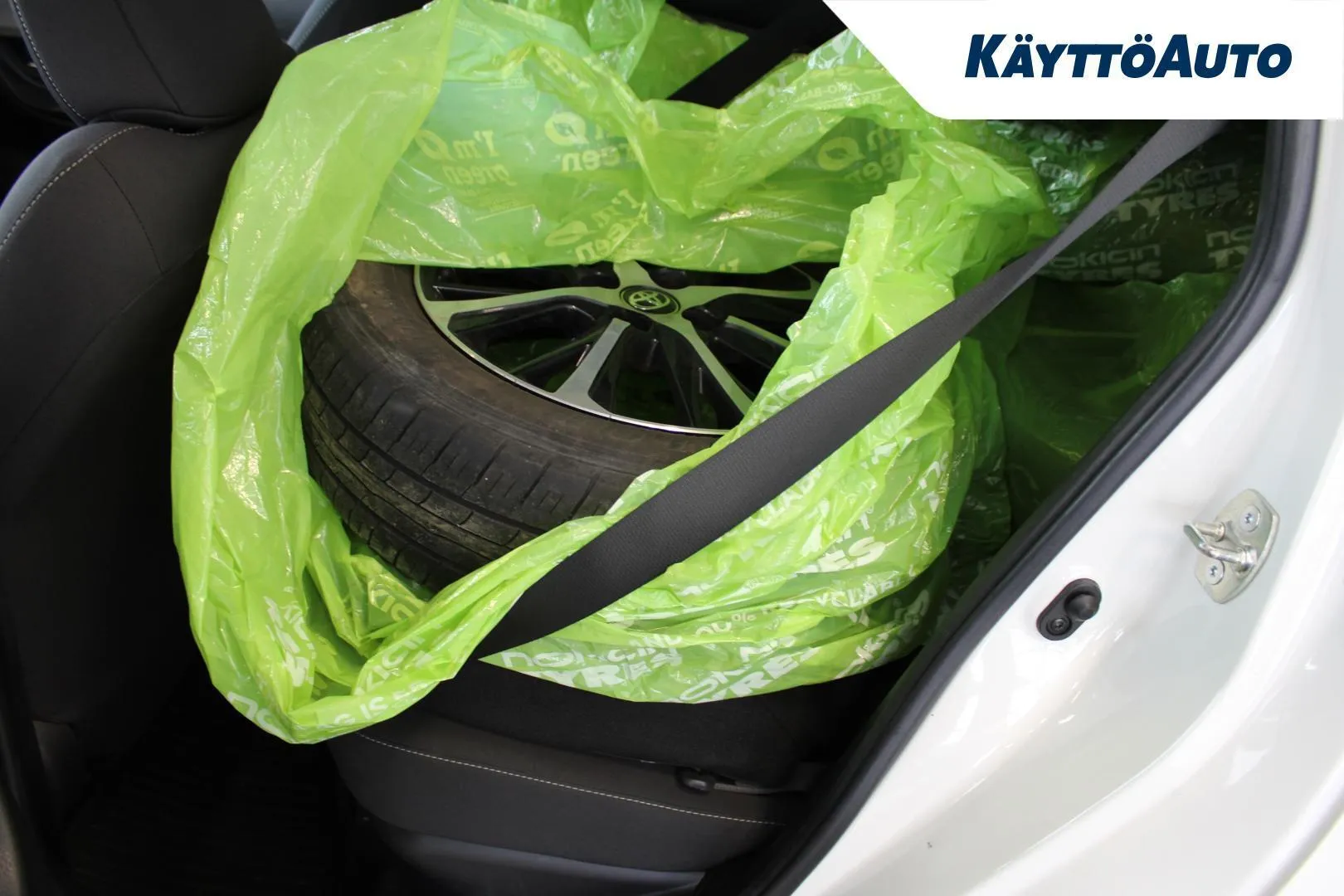 Toyota Yaris UZZ-248 carousel image