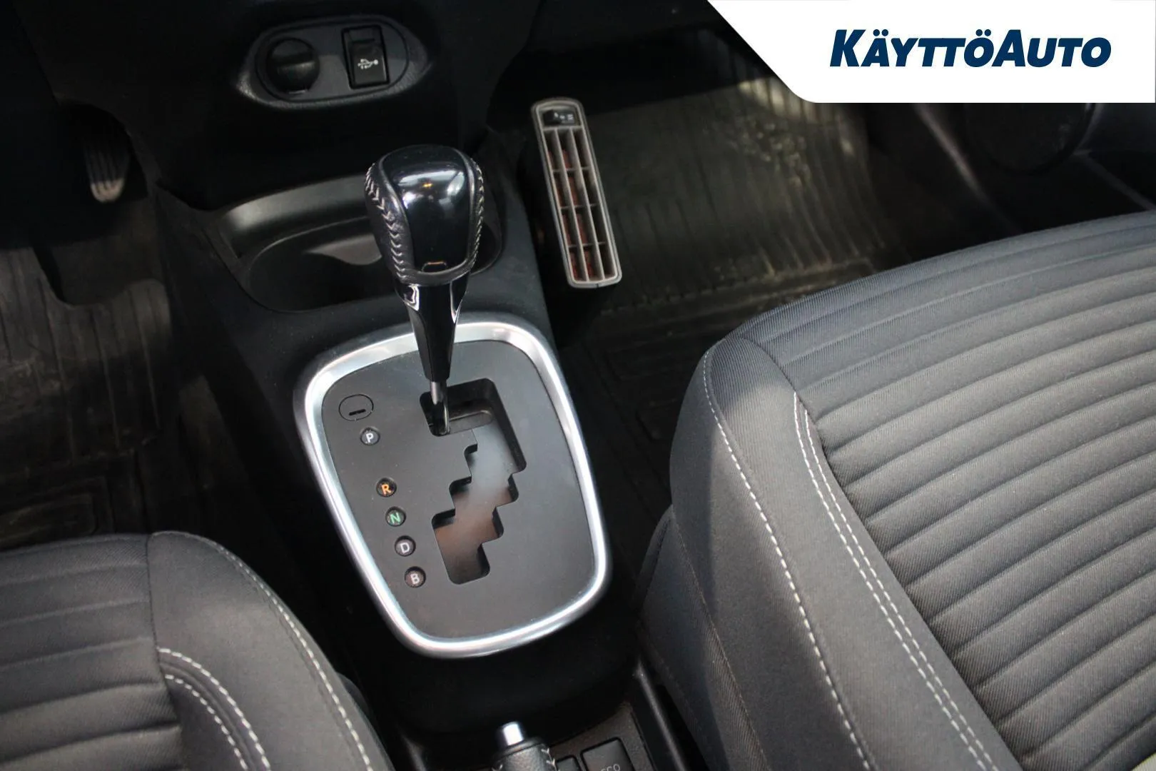 Toyota Yaris UZZ-248 carousel image