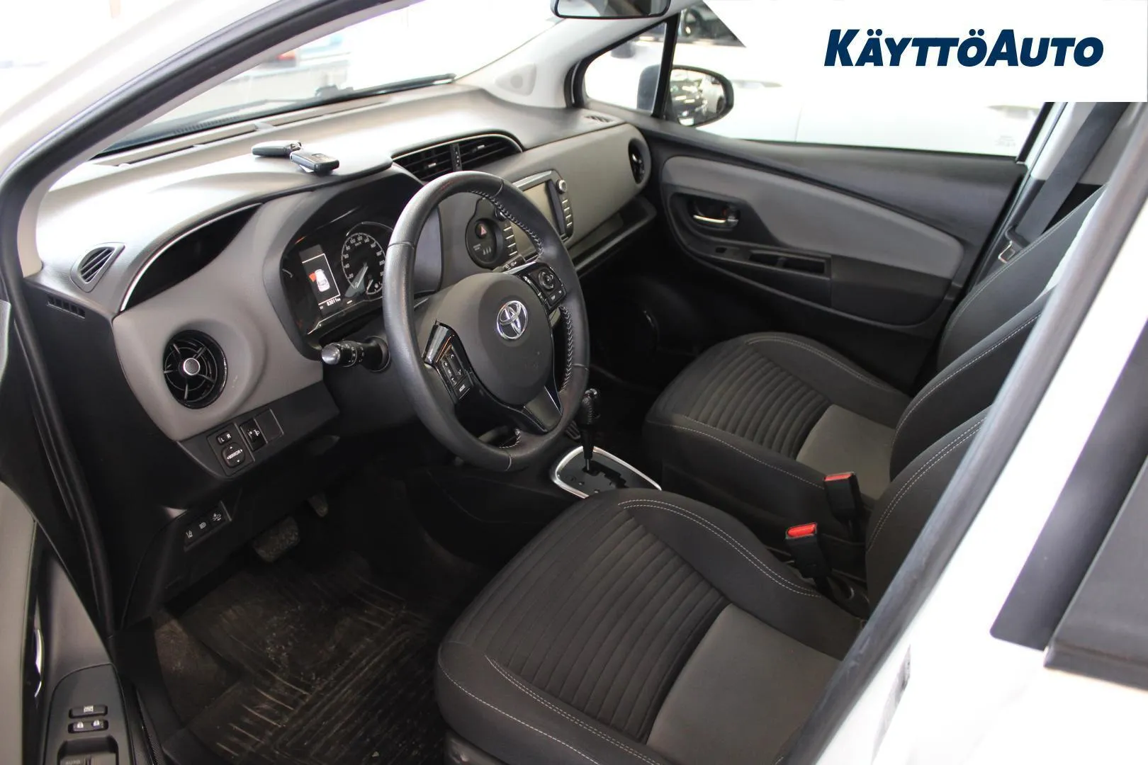 Toyota Yaris UZZ-248 carousel image