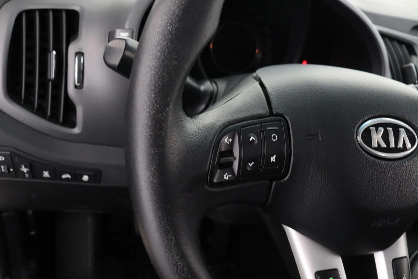 Kia Sportage OTH-640 carousel image