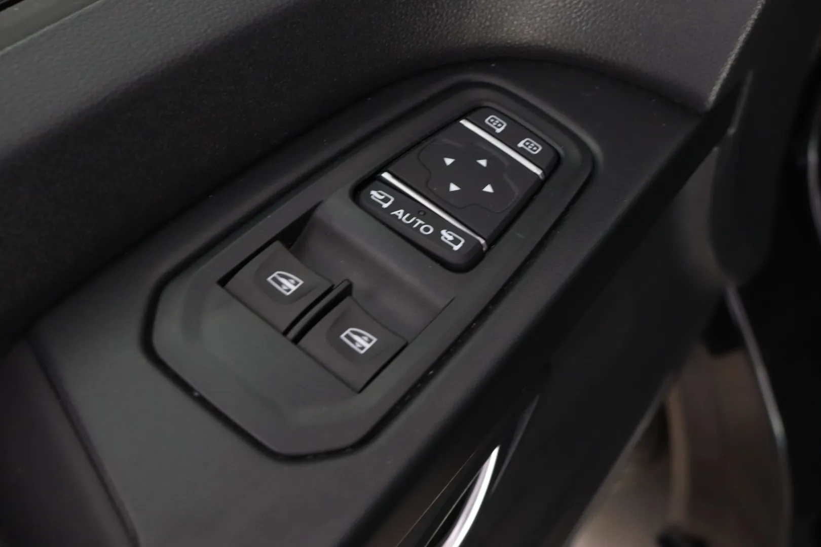 Nissan Primastar RVS-533 carousel image