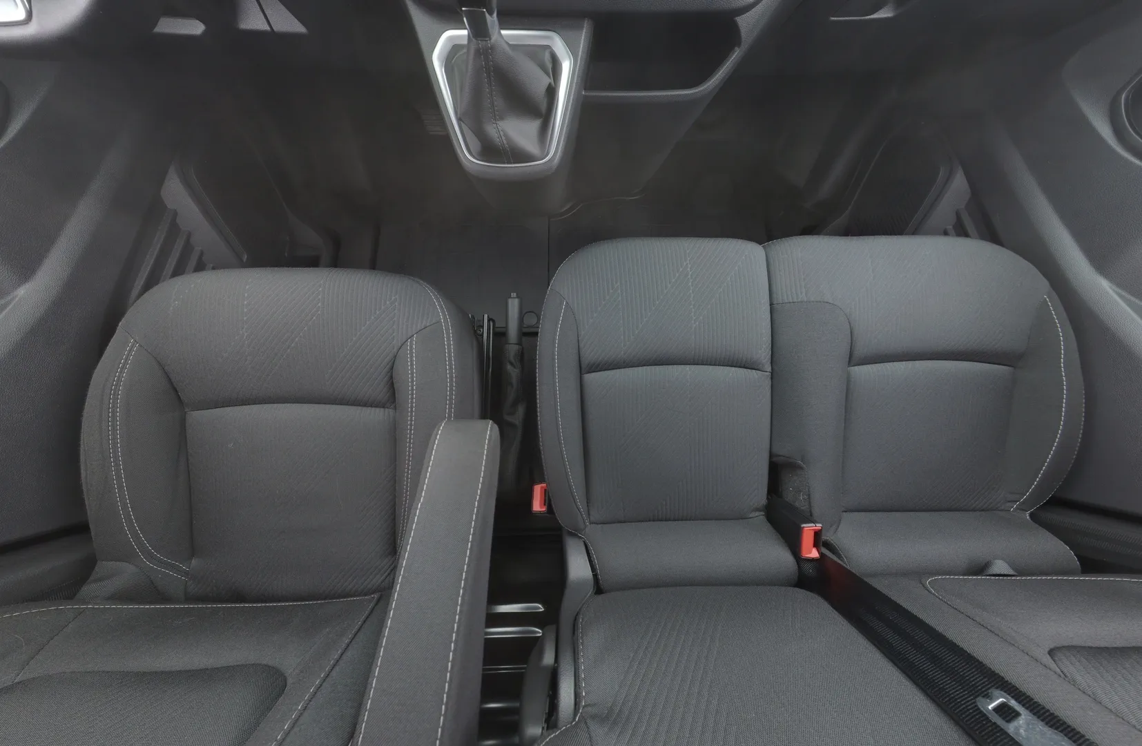 Nissan Primastar RVS-533 carousel image