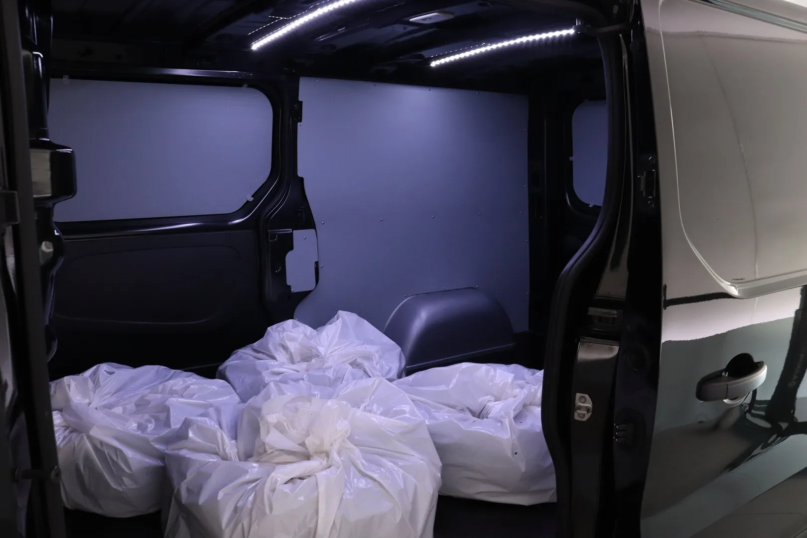 Nissan Primastar RVS-533 carousel image