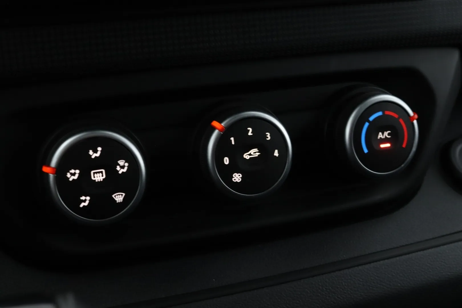 Nissan Primastar RVS-533 carousel image