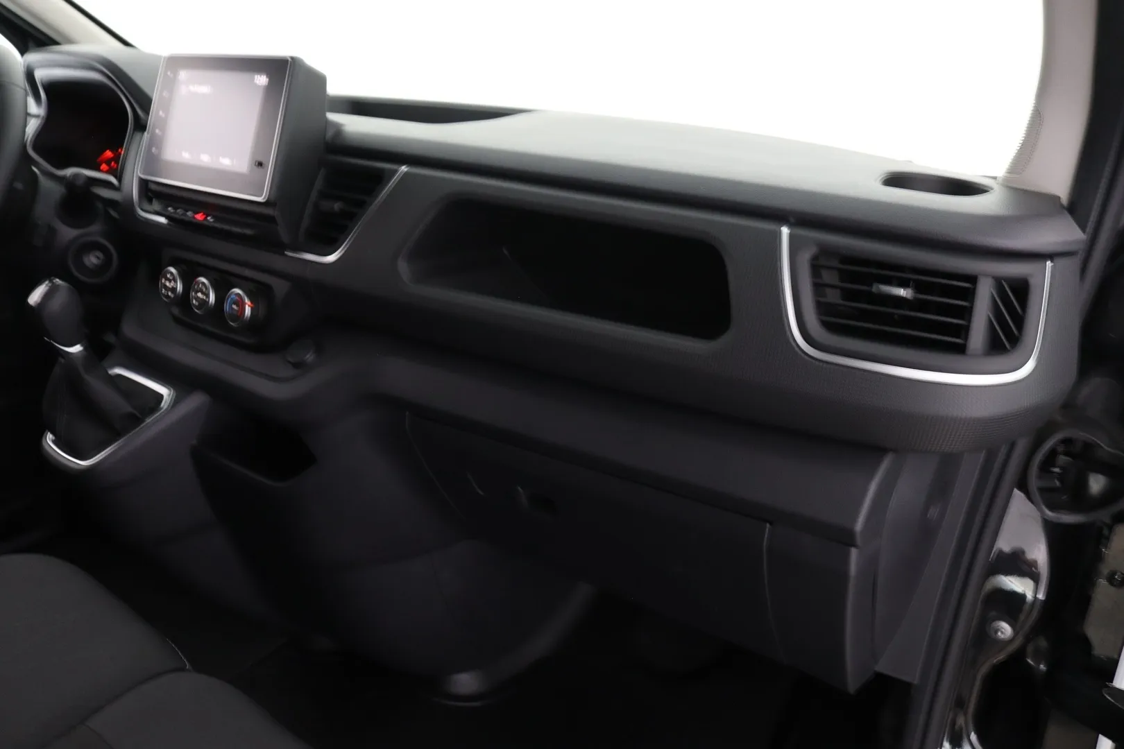 Nissan Primastar RVS-533 carousel image