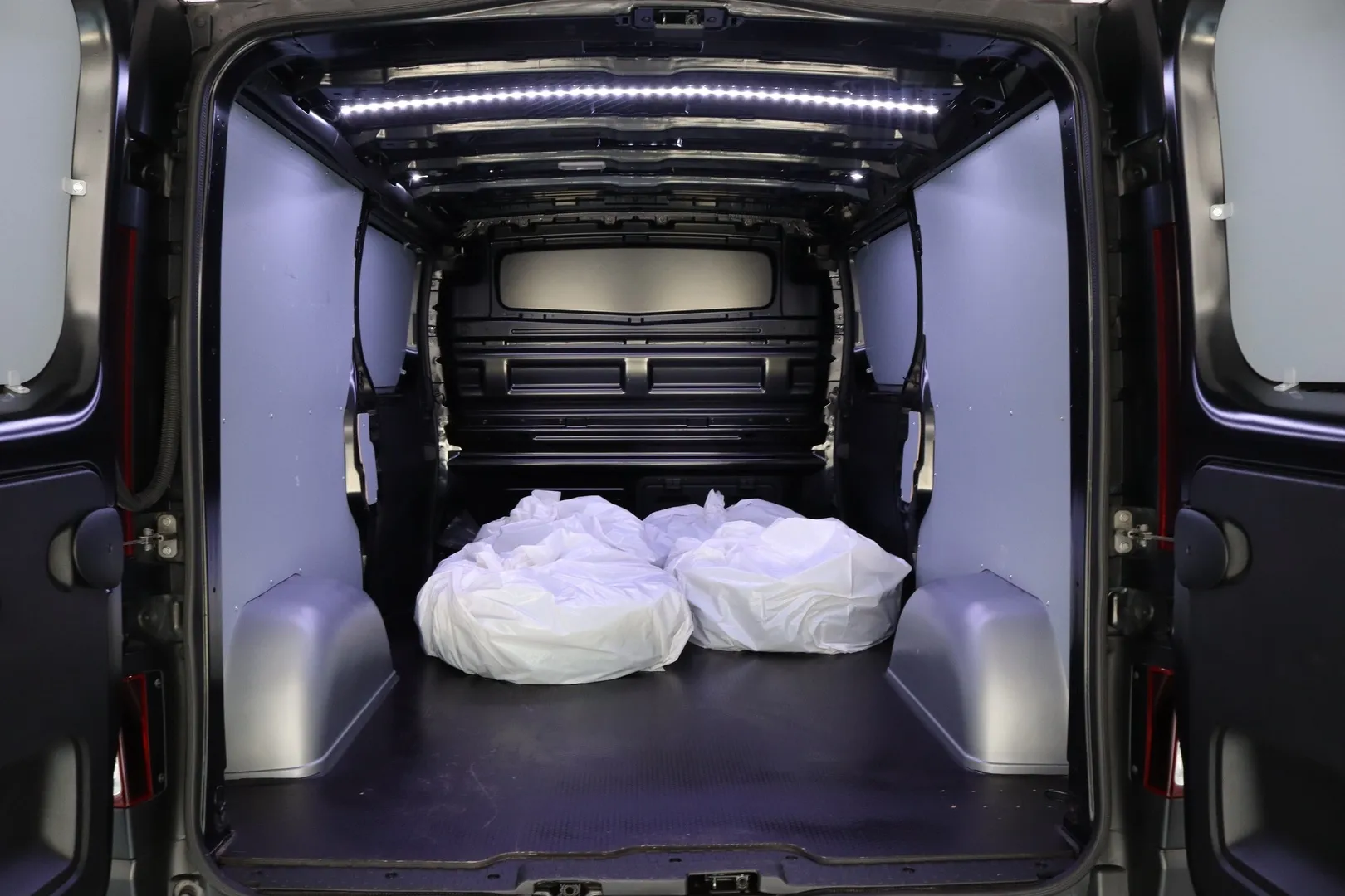 Nissan Primastar RVS-533 carousel image