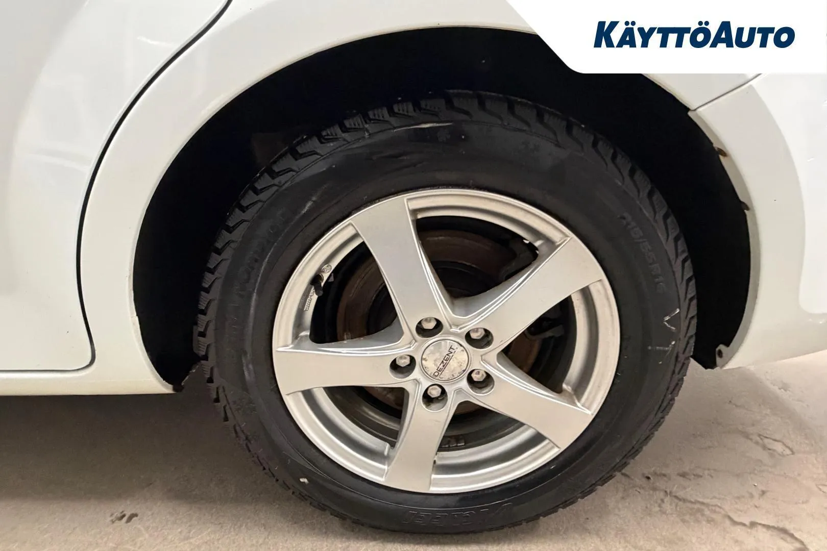 Ford Mondeo KML-329 carousel image