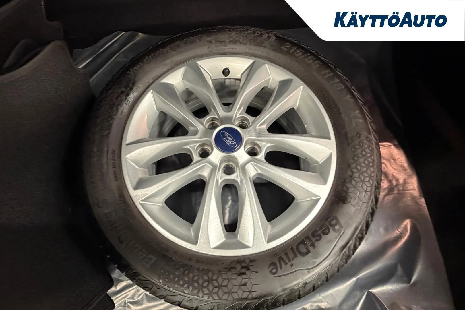 Ford Mondeo KML-329 carousel image