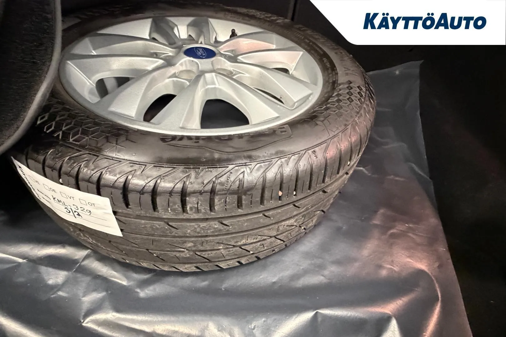 Ford Mondeo KML-329 carousel image