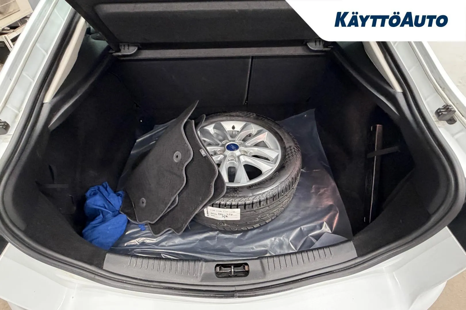 Ford Mondeo KML-329 carousel image