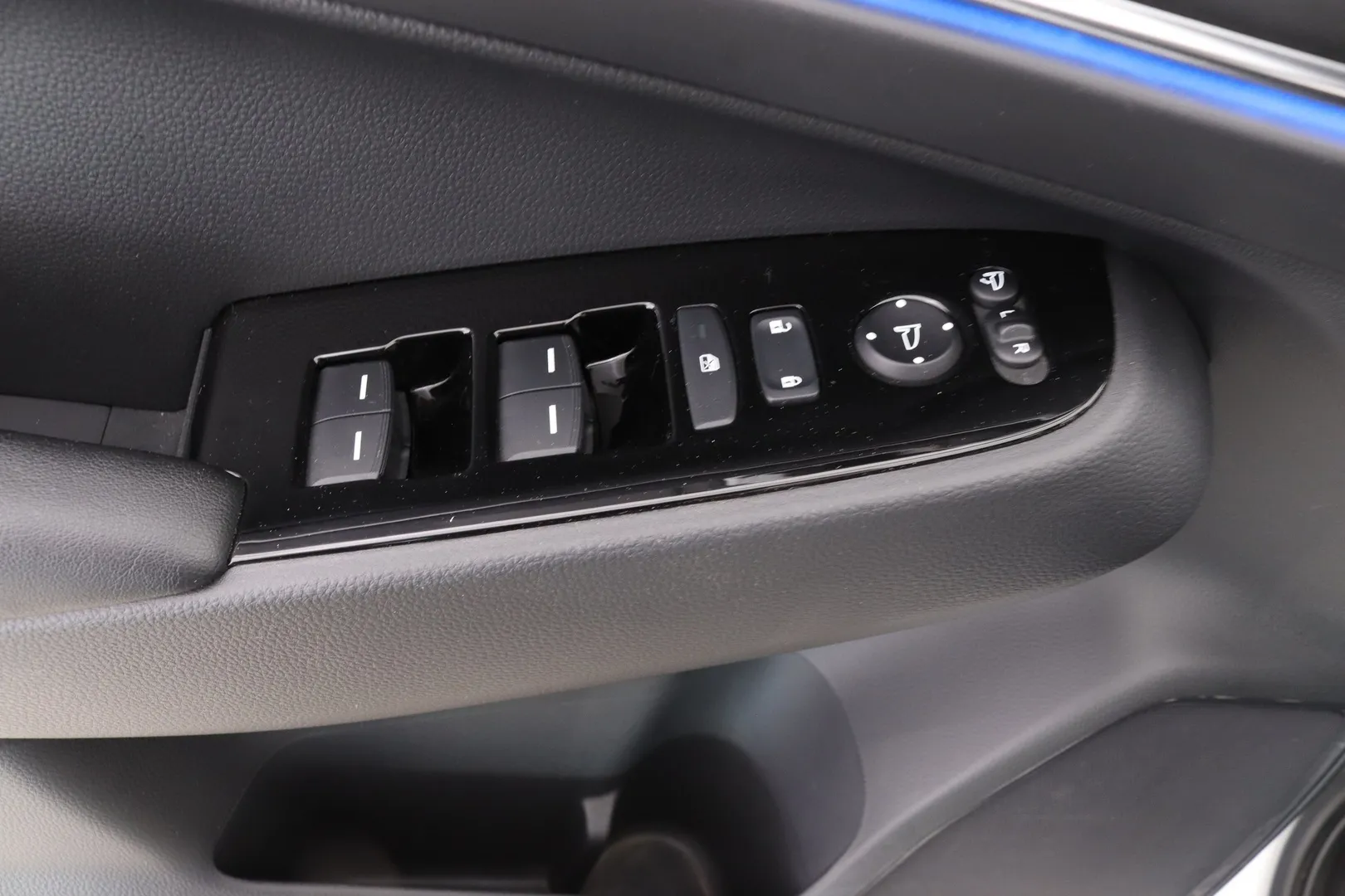 Honda e:Ny1 JNJ-442 carousel image