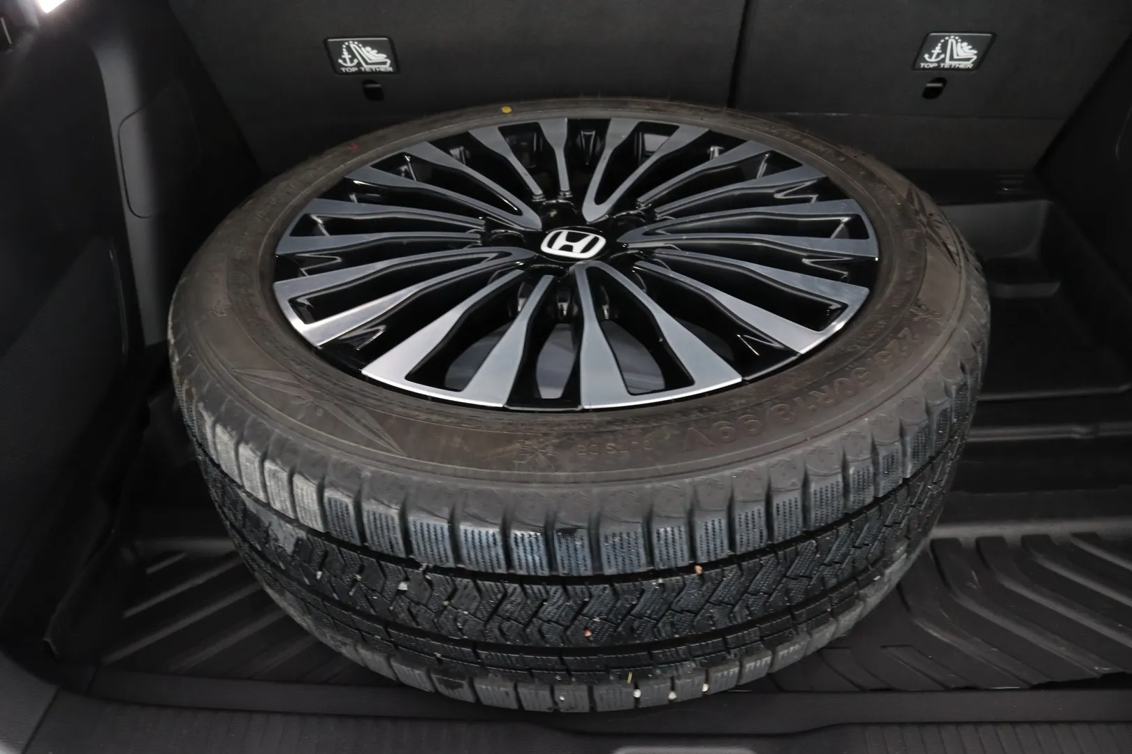 Honda e:Ny1 JNJ-442 carousel image