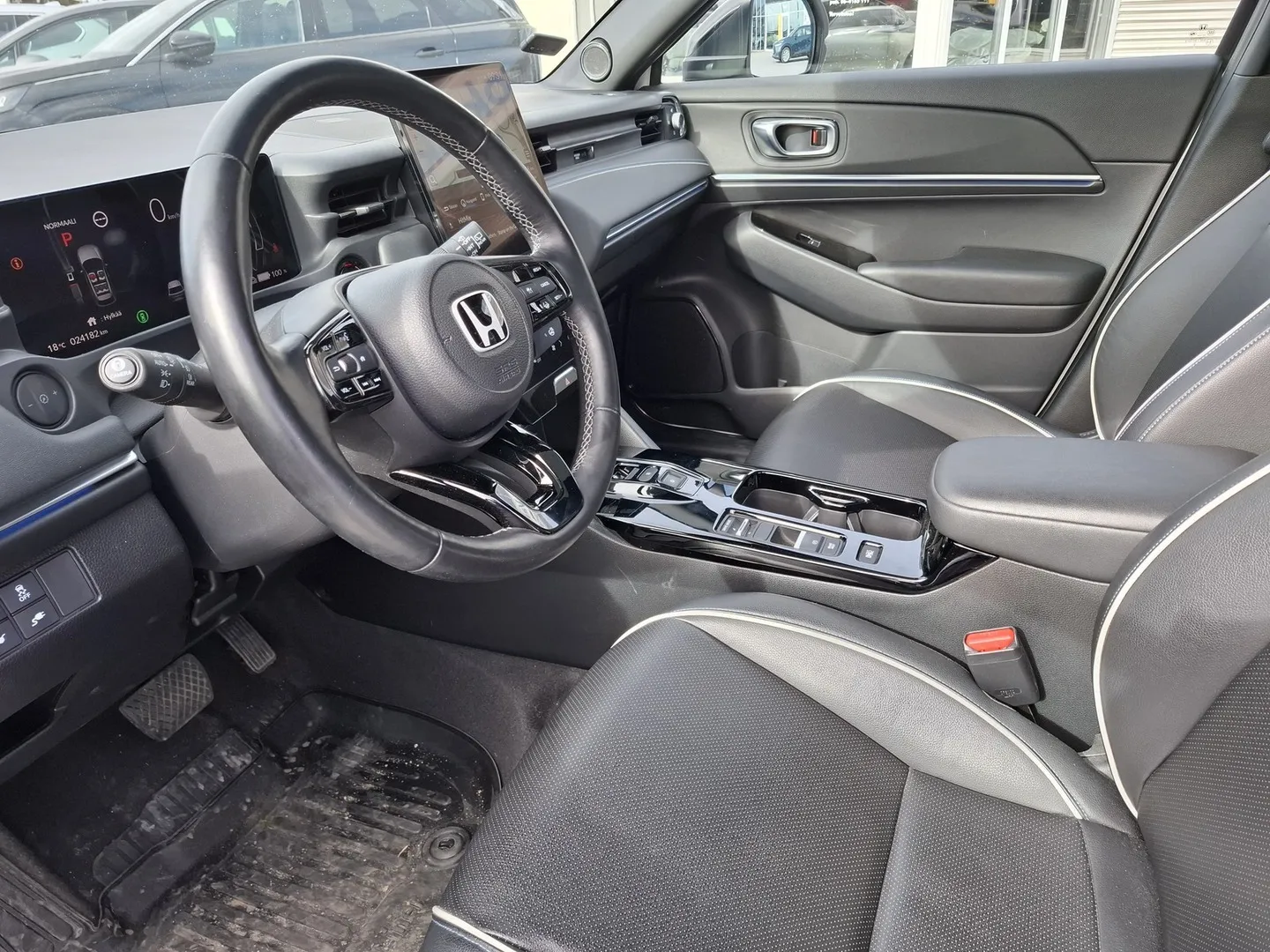 Honda e:Ny1 JNJ-442 carousel image