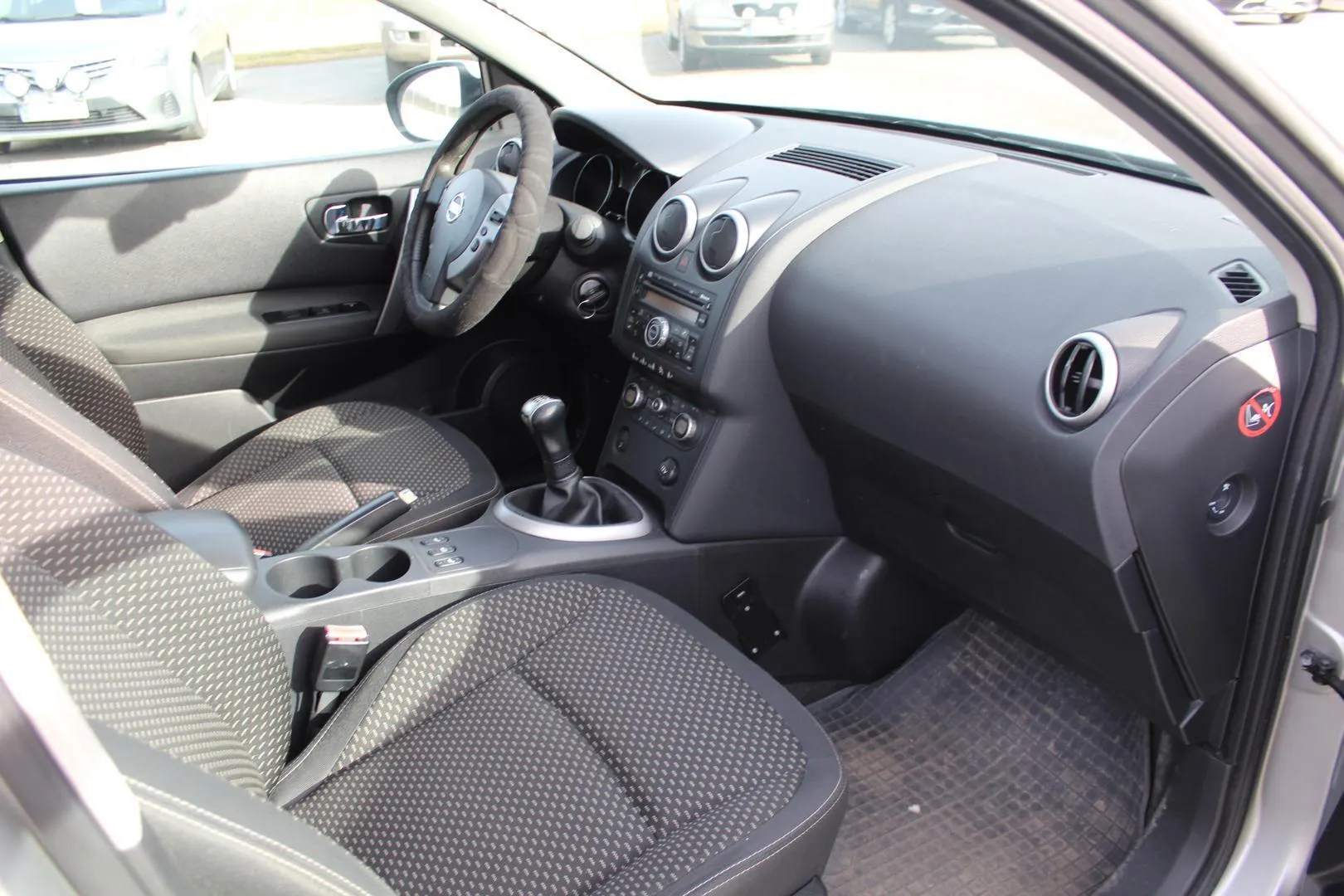 Nissan Qashqai ZXY-343 carousel image