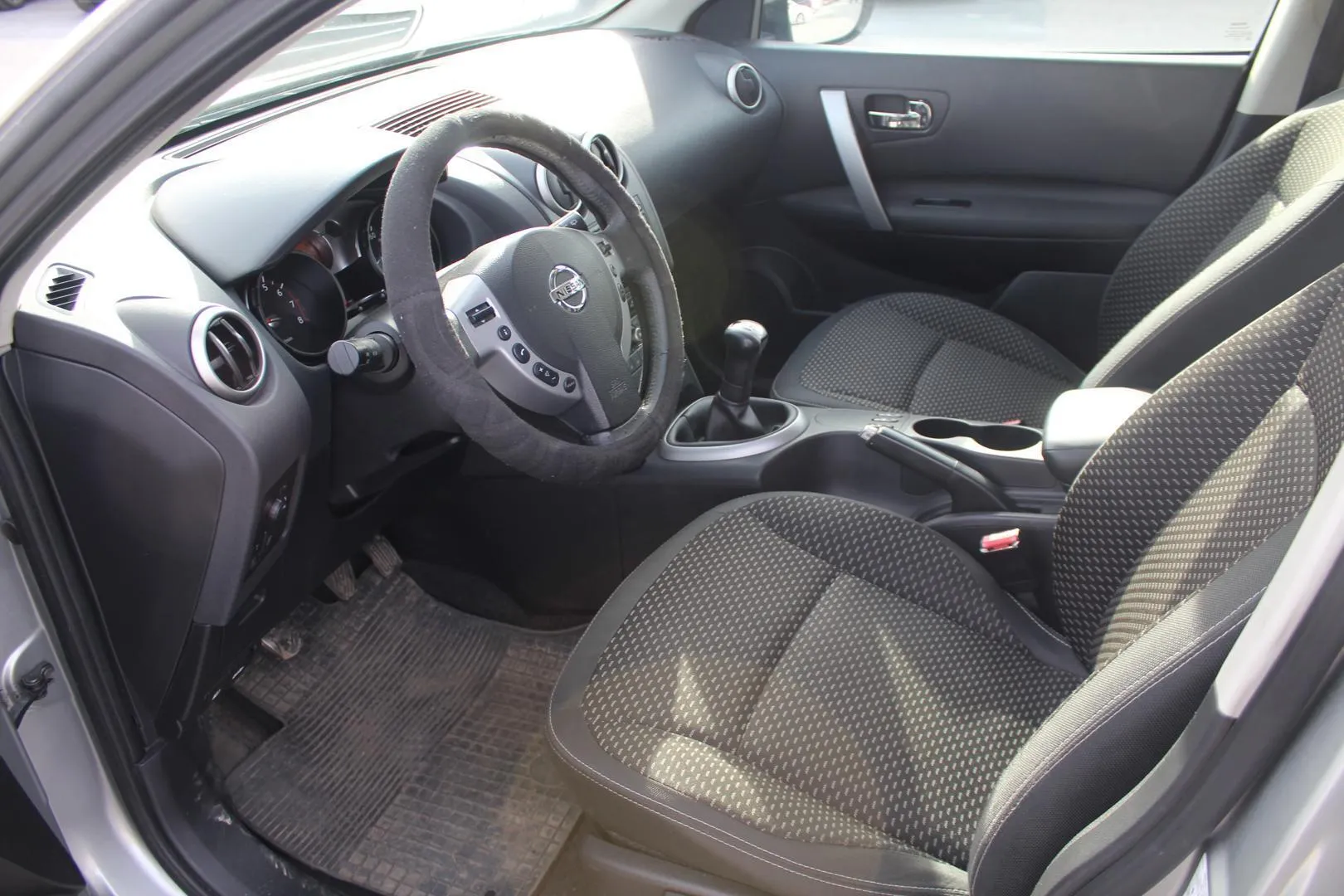 Nissan Qashqai ZXY-343 carousel image