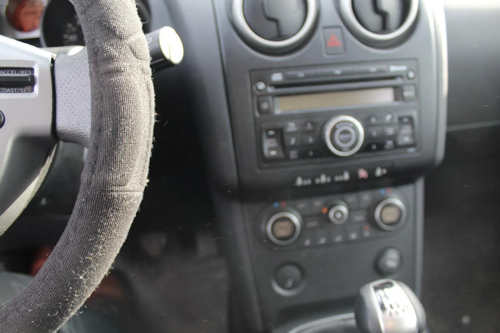 Nissan Qashqai ZXY-343 carousel image