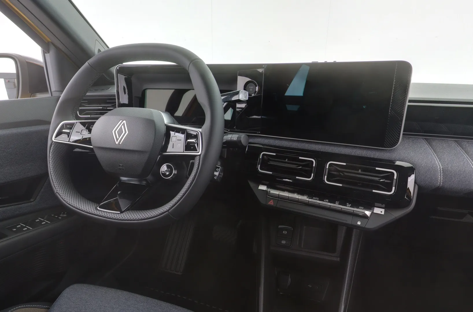 Renault 5 RXS-673 carousel image