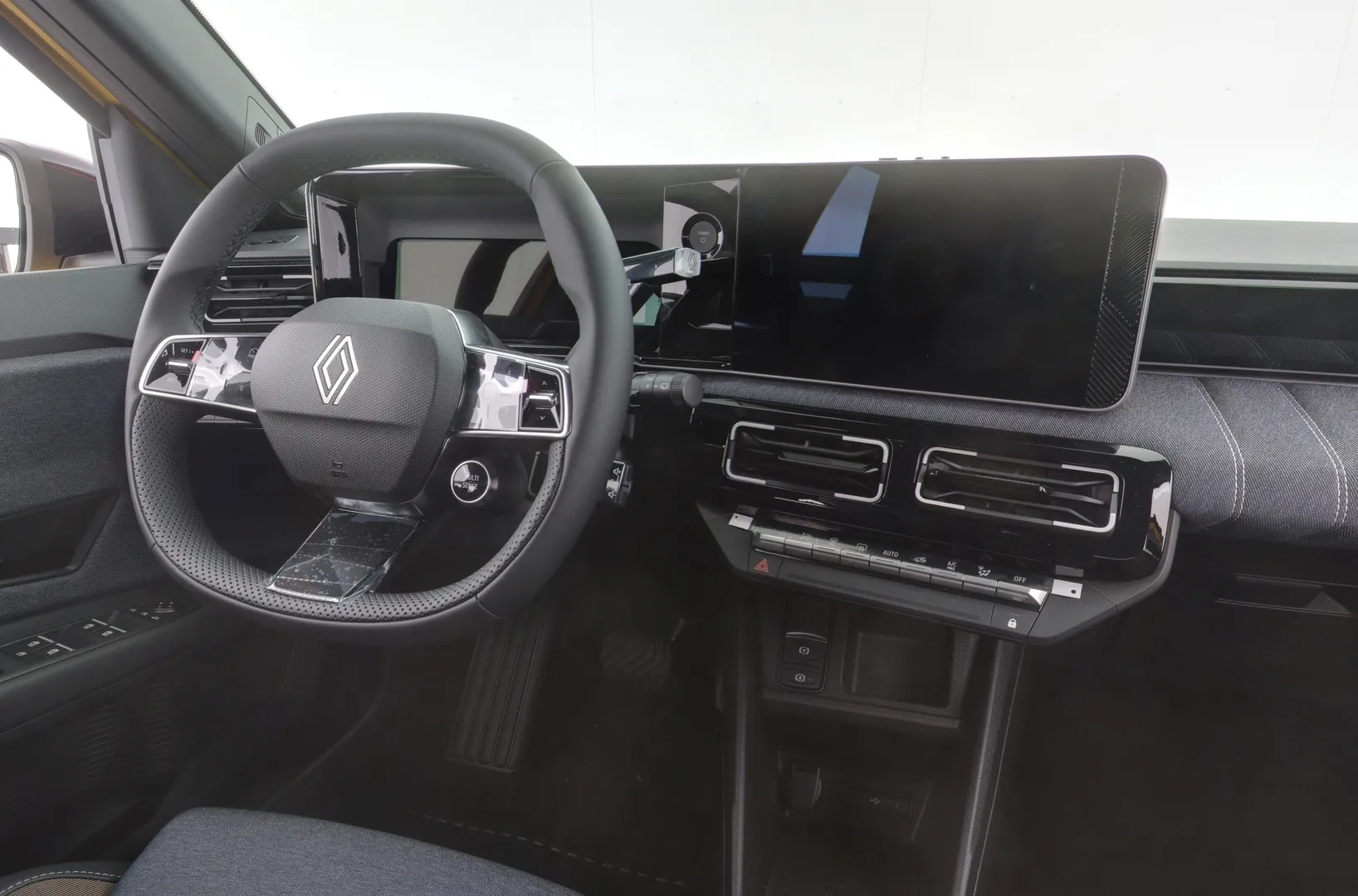 Renault 5 RXO-477 carousel image