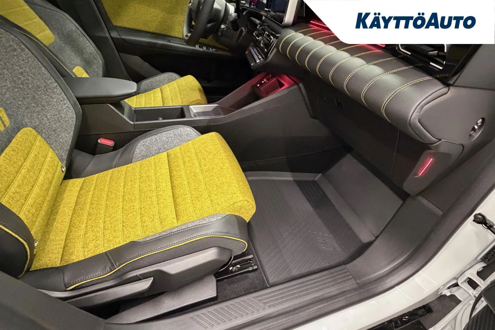 Renault 5 KXN-934 carousel image