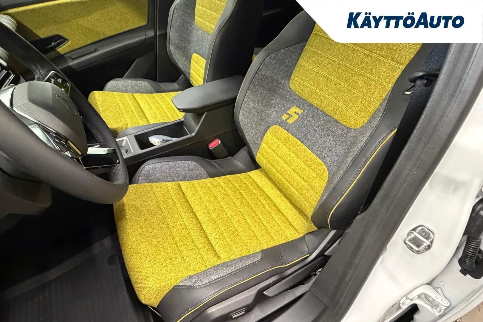 Renault 5 KXN-934 carousel image