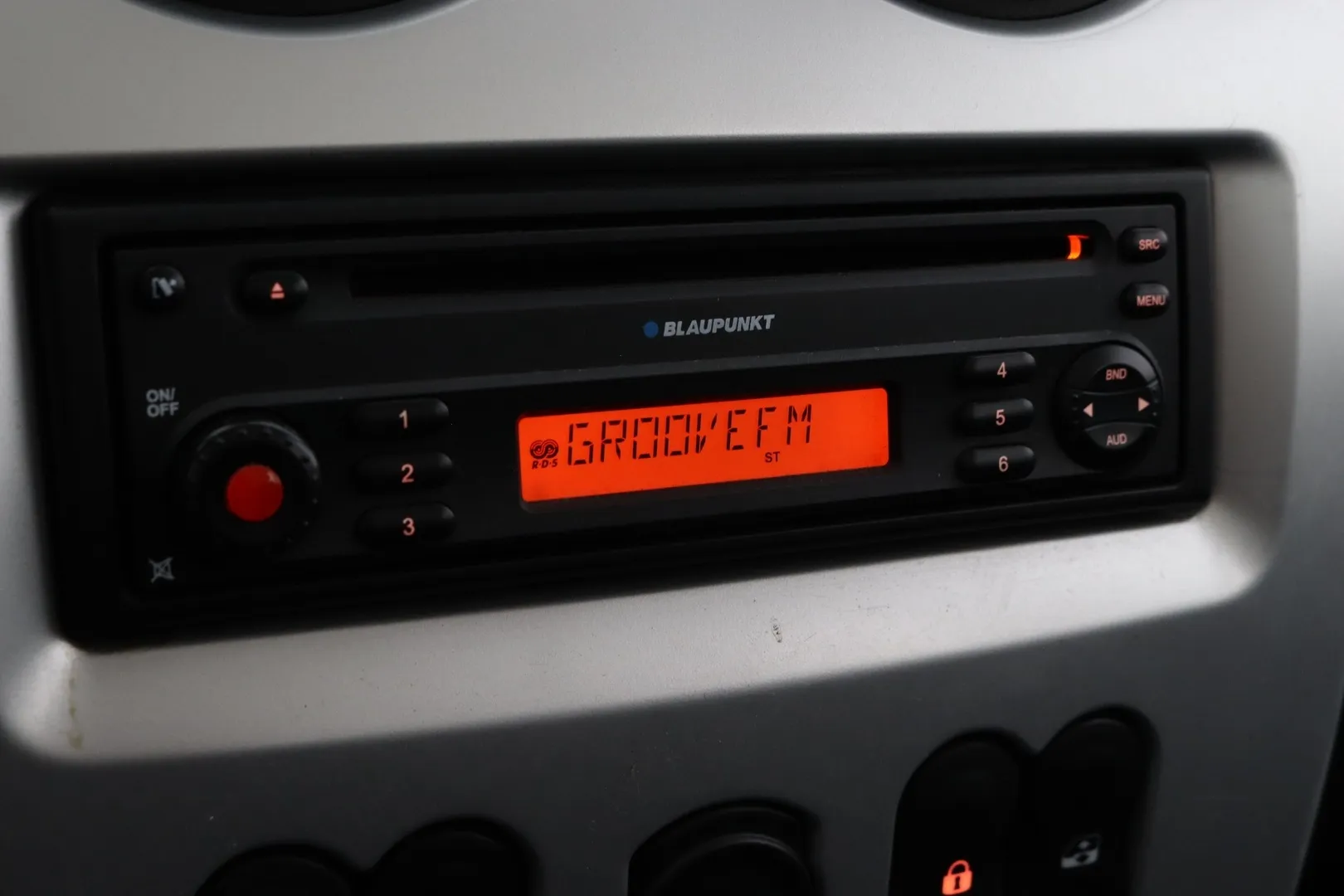 Dacia Logan MCV IKH-887 carousel image