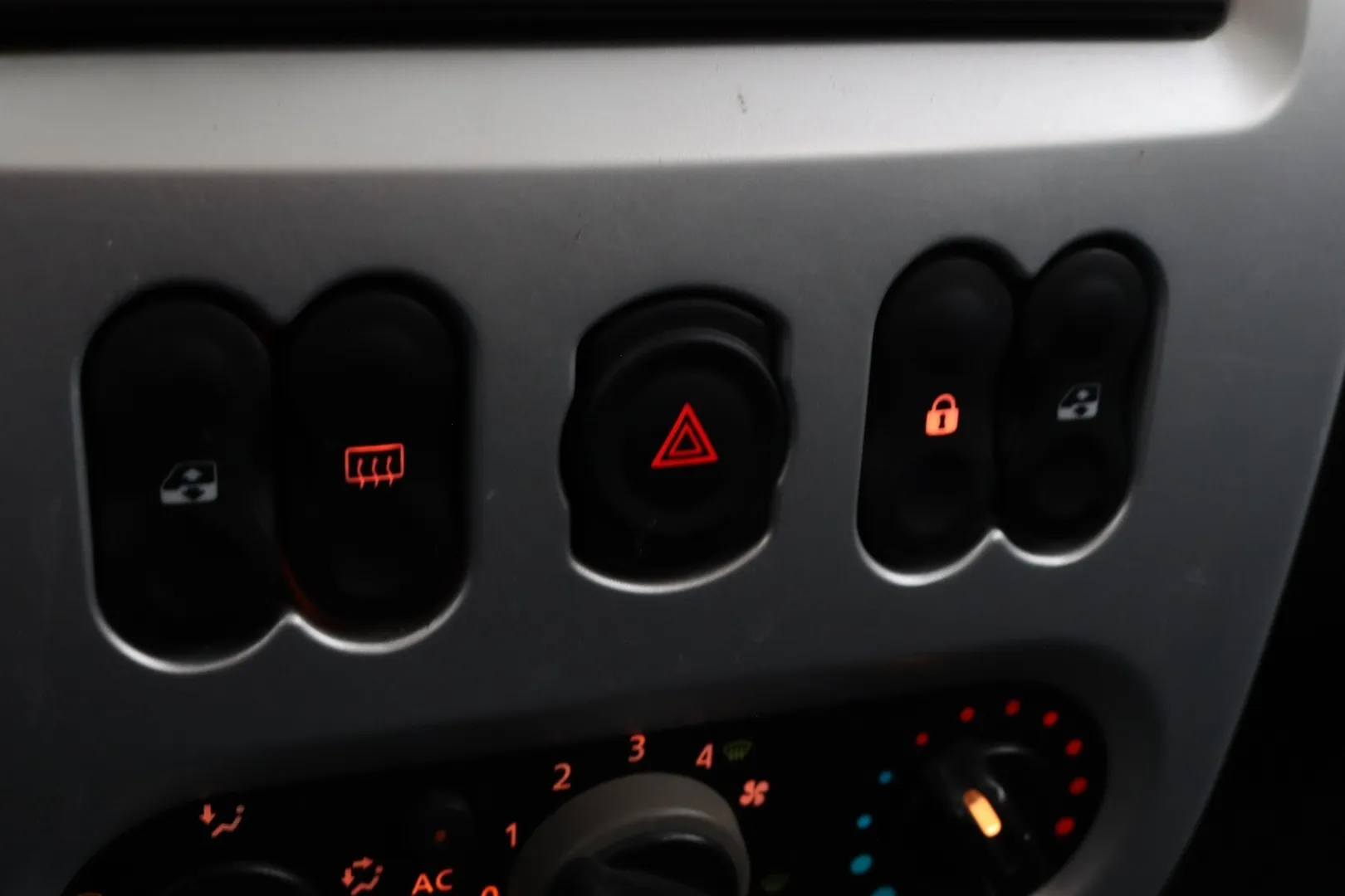 Dacia Logan MCV IKH-887 carousel image