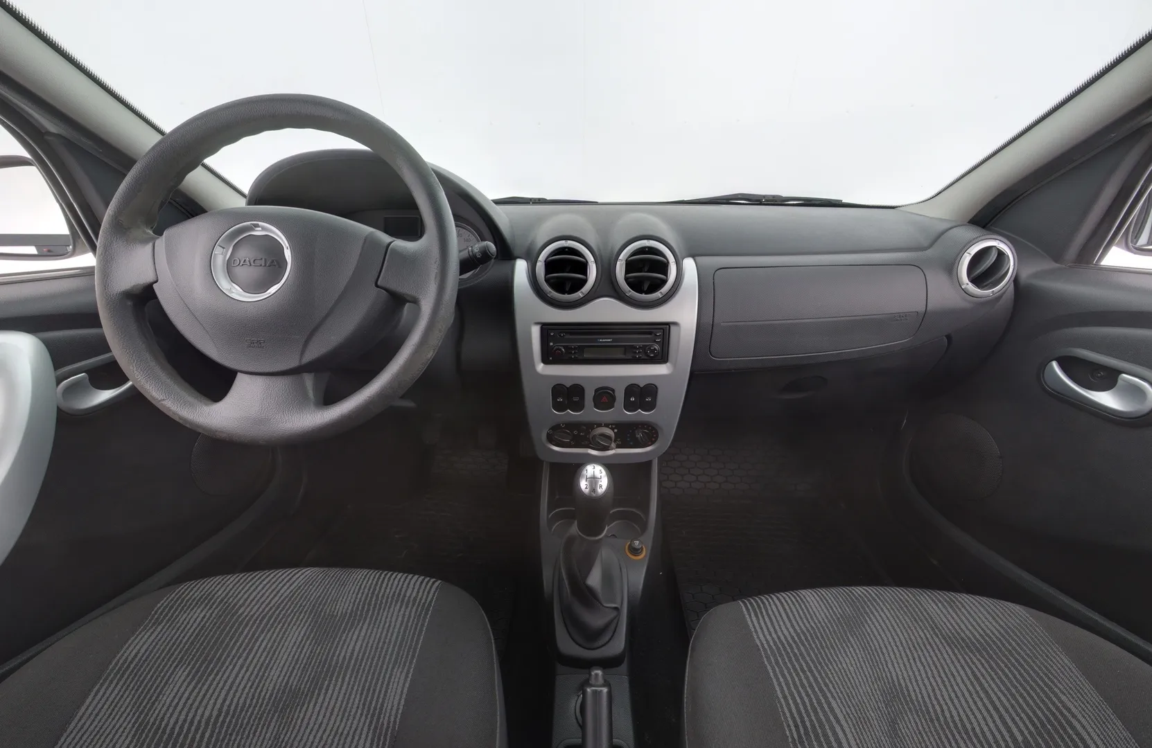 Dacia Logan MCV IKH-887 carousel image