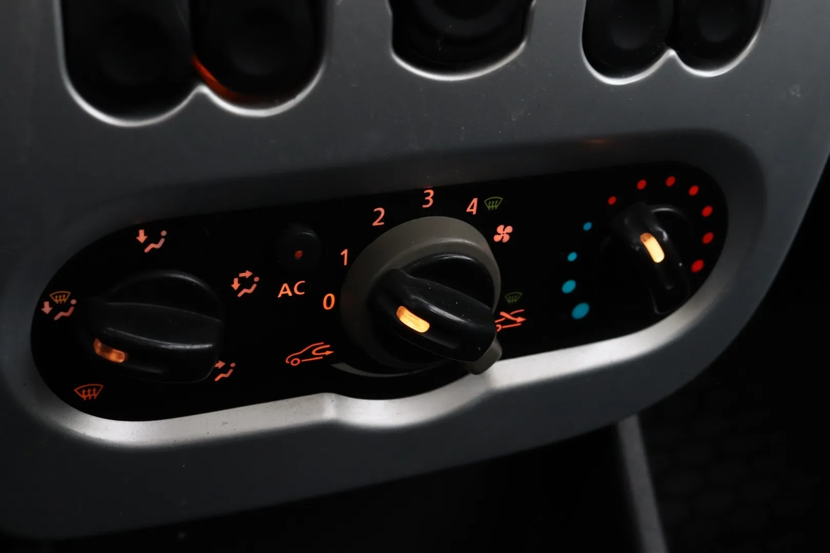 Dacia Logan MCV IKH-887 carousel image