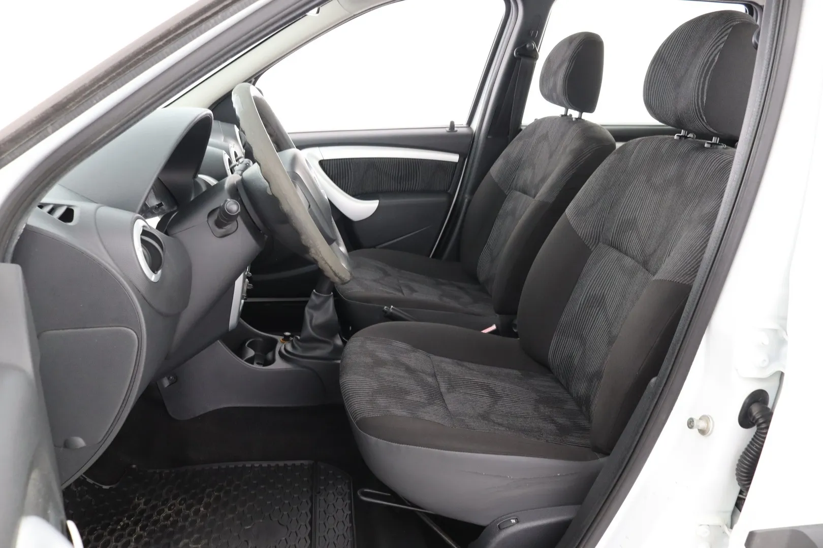 Dacia Logan MCV IKH-887 carousel image