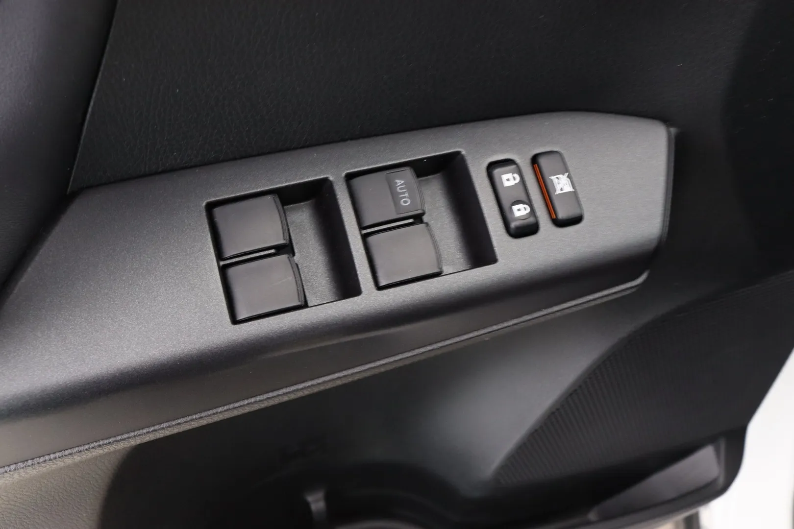 Toyota RAV4 KNX-581 carousel image