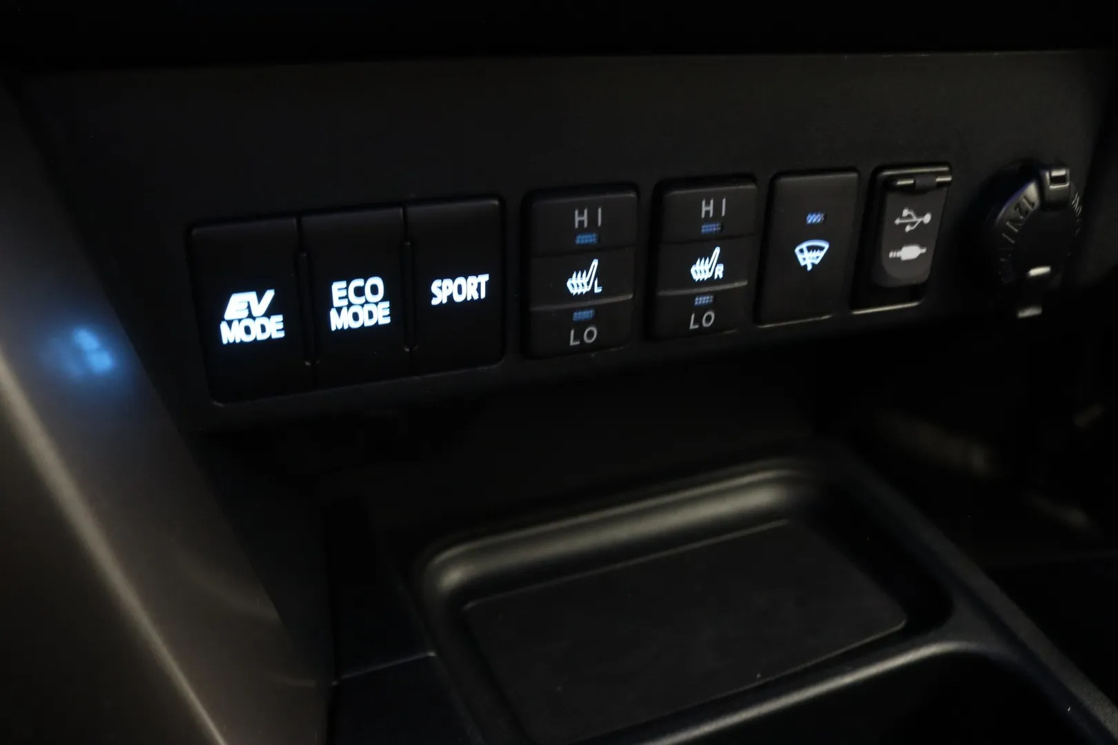 Toyota RAV4 KNX-581 carousel image