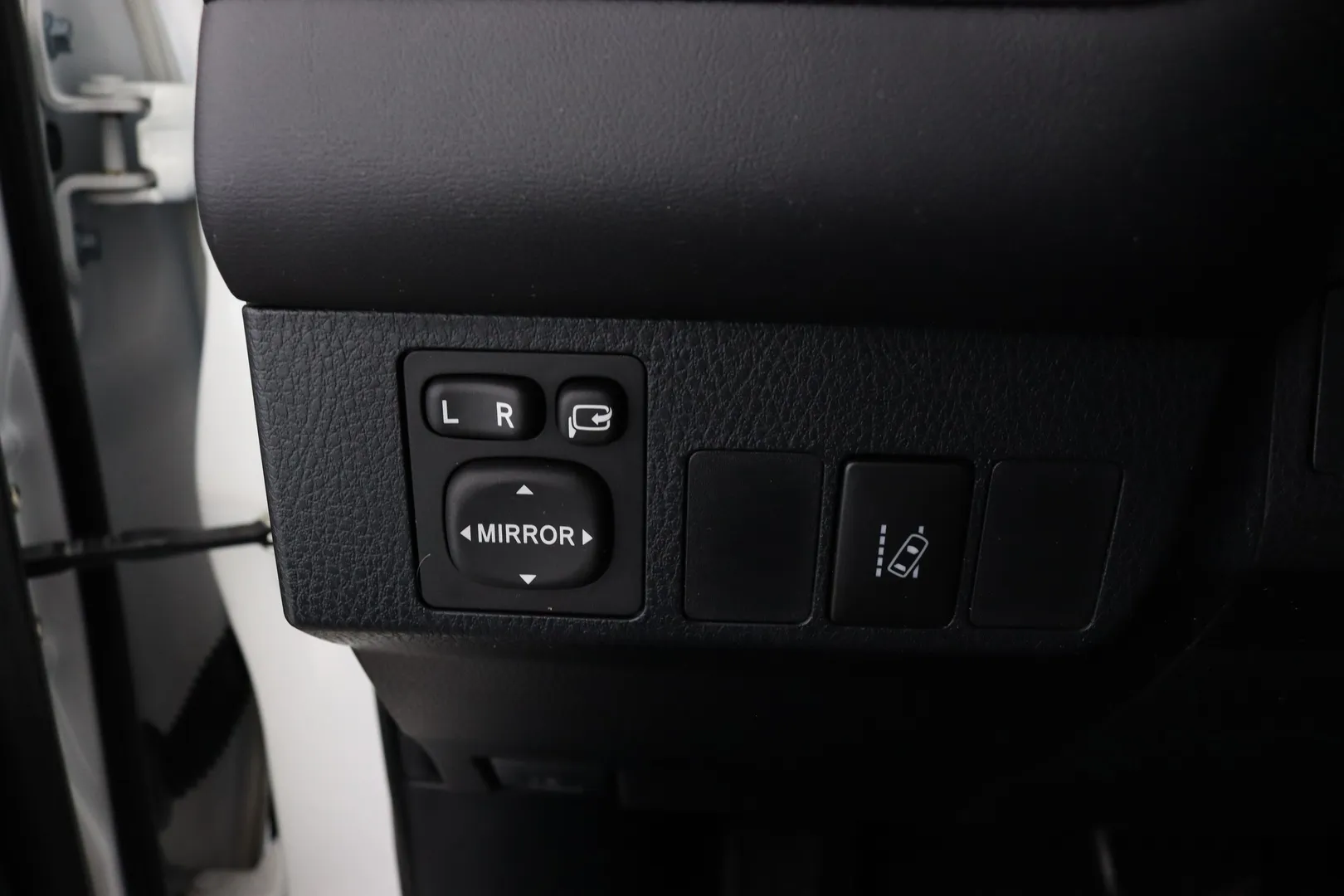 Toyota RAV4 KNX-581 carousel image