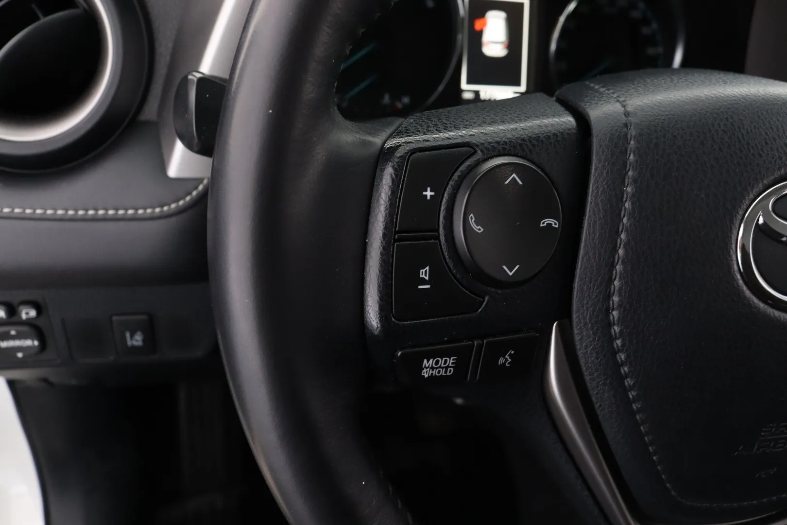 Toyota RAV4 KNX-581 carousel image