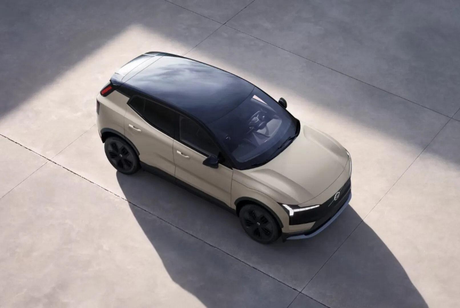 Volvo EX30 Cross Country 10019831 carousel image