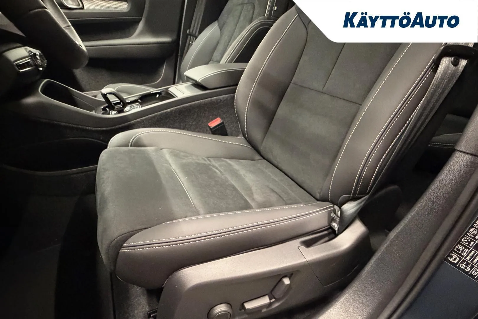 Volvo EC40 YMN-761 carousel image