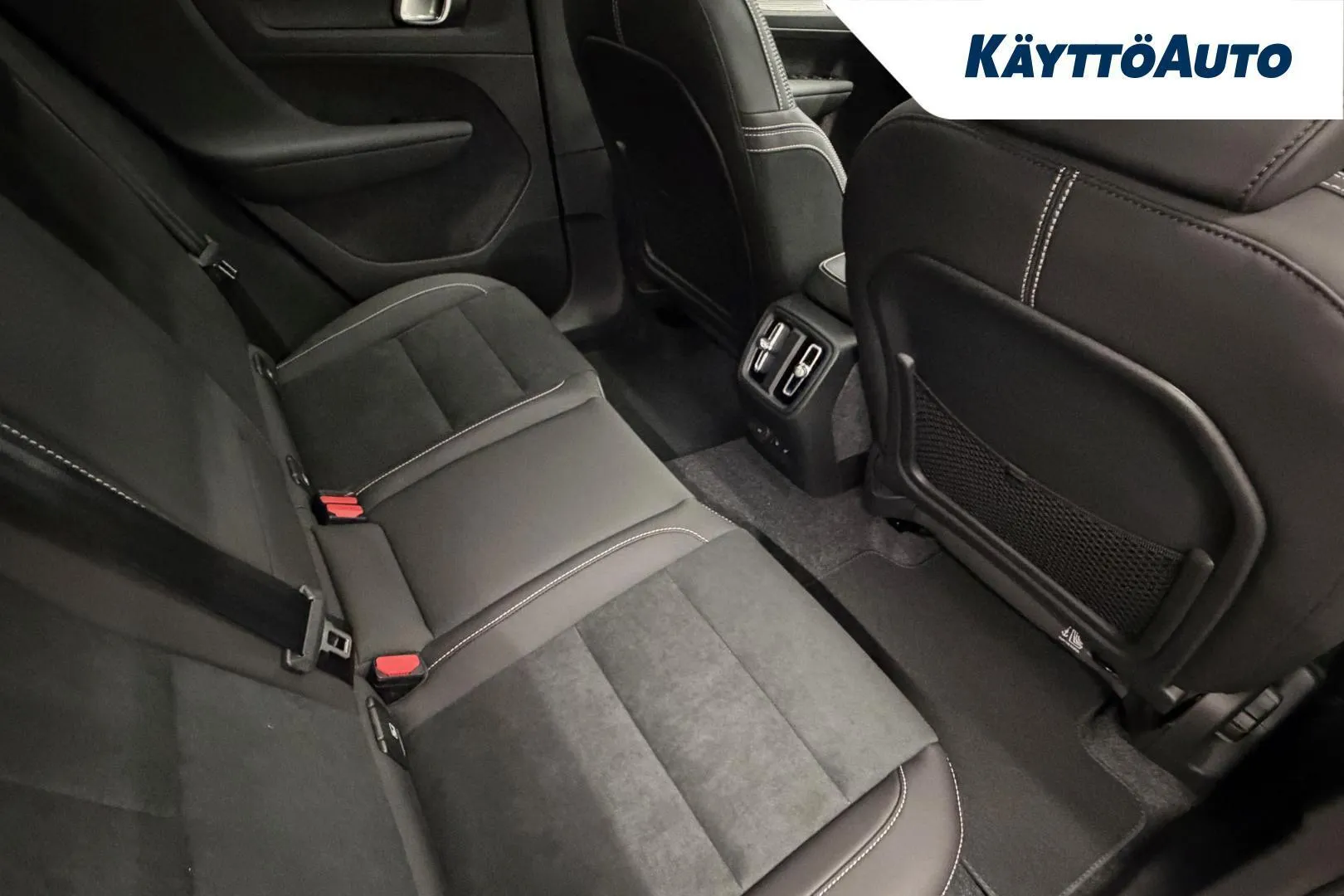 Volvo EC40 YMN-761 carousel image