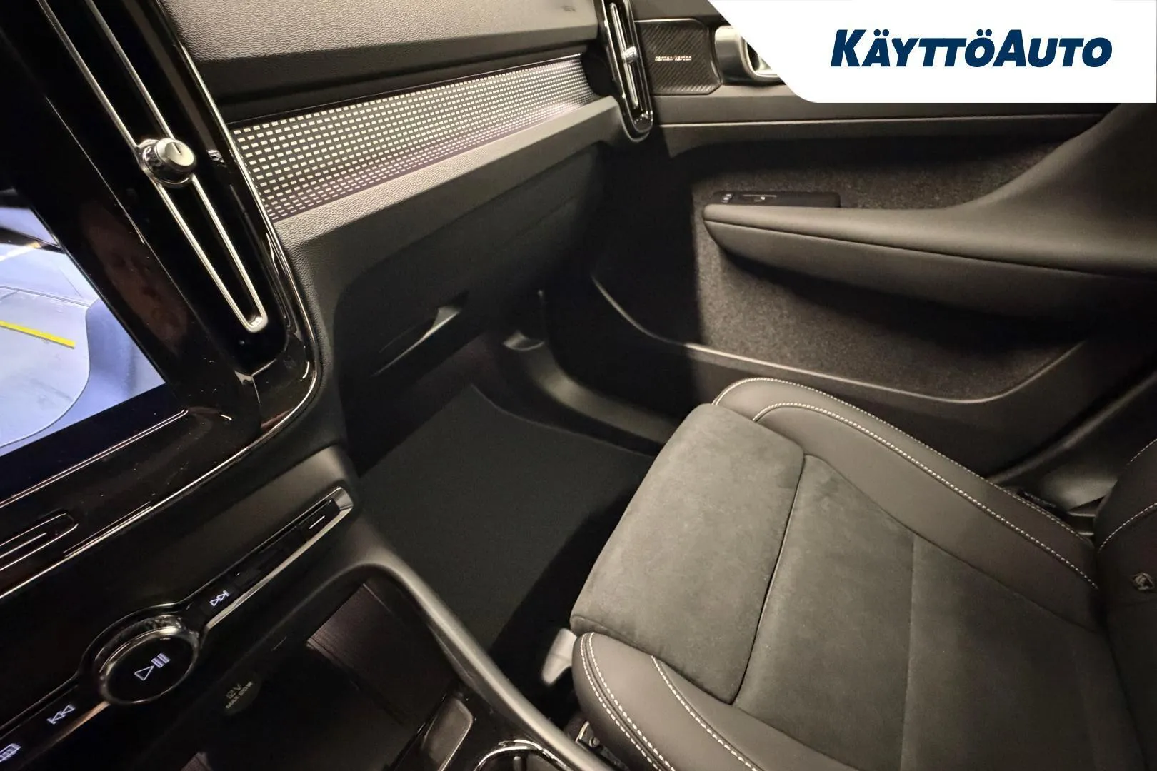 Volvo EC40 YMN-761 carousel image