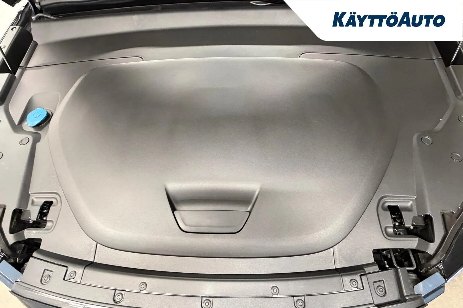 Volvo EC40 YMN-761 carousel image