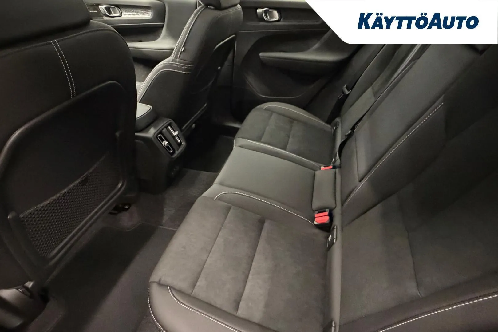 Volvo EC40 YMN-761 carousel image