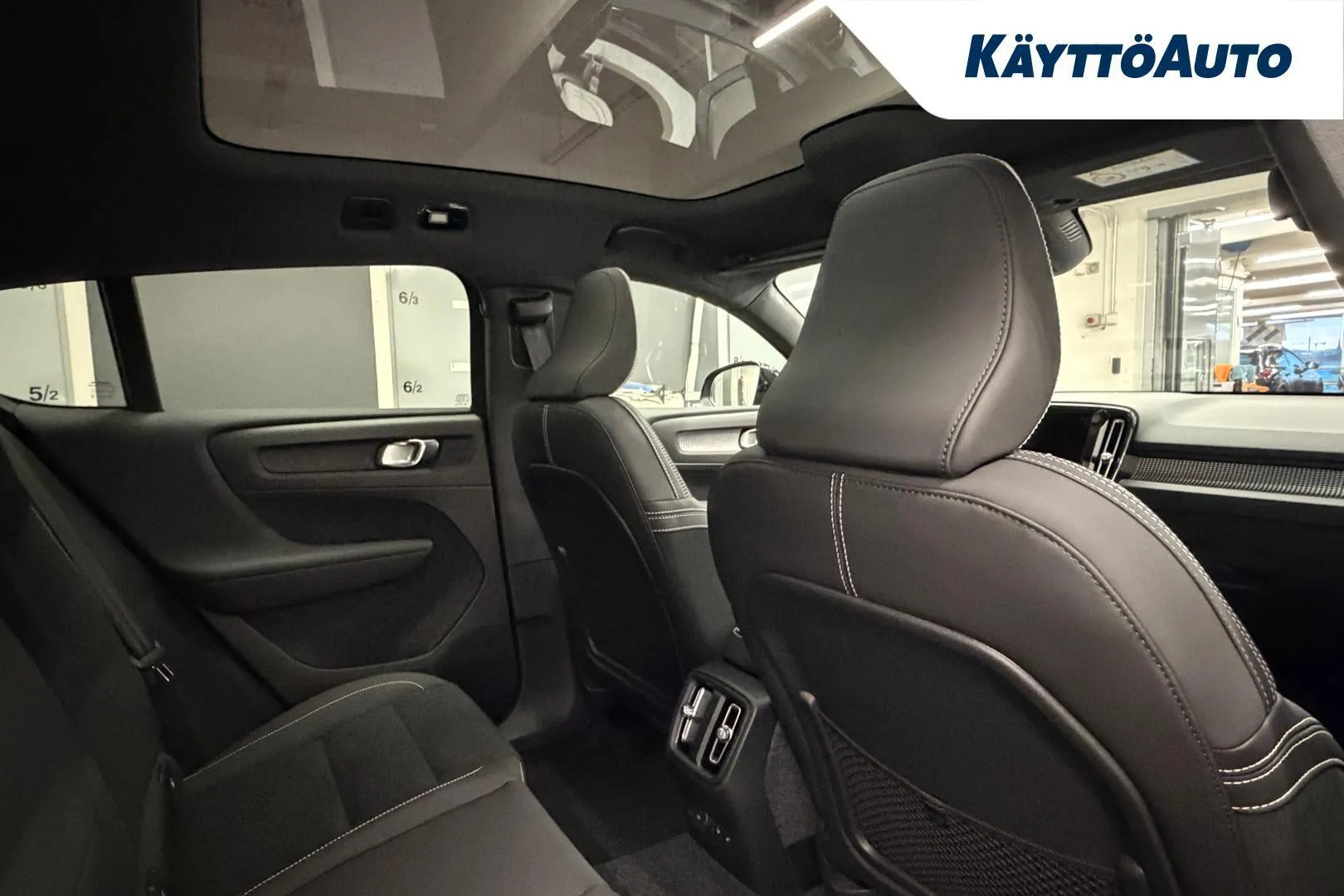 Volvo EC40 YMN-761 carousel image