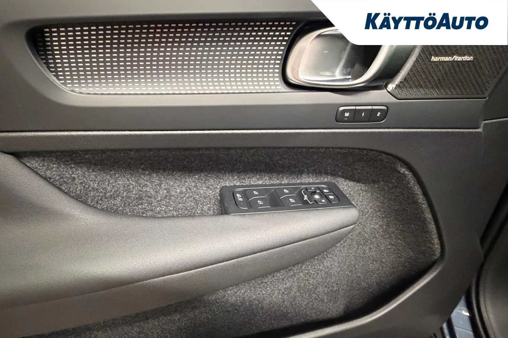 Volvo EC40 YMN-761 carousel image