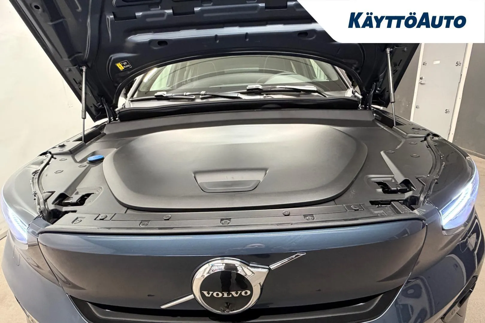 Volvo EC40 YMN-761 carousel image