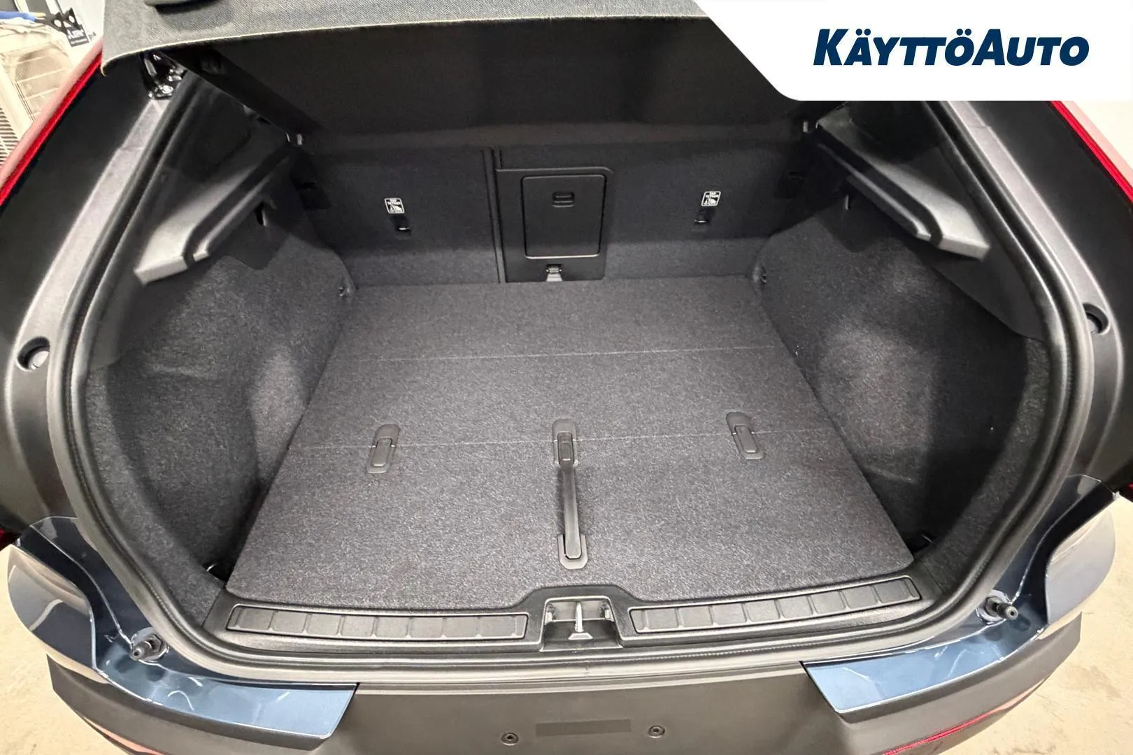 Volvo EC40 YMN-761 carousel image